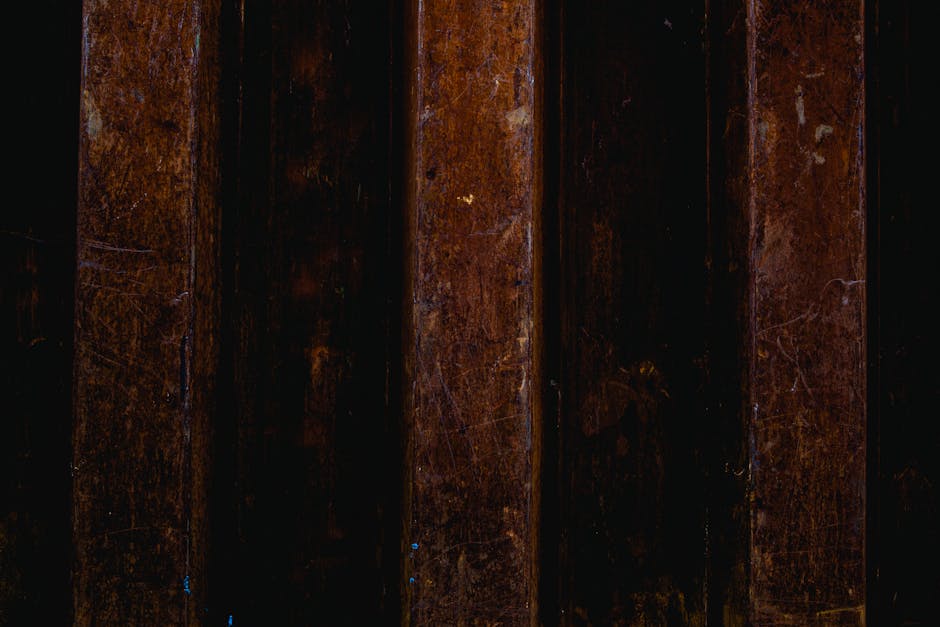 Metalde ev yapımı doğal patina uygulamasını gösteren yakın çekim fotoğrafı