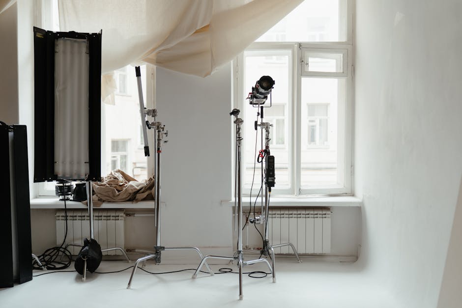 Pencere difüzörü ile küçük ürün çekimi düzeni: takı ve reflektör yerleşimi