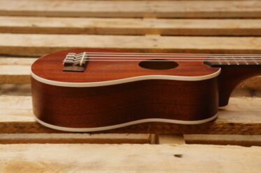Geri Dönüştürülmüş Ahşap Ukulele: Evde Yapım Rehberi