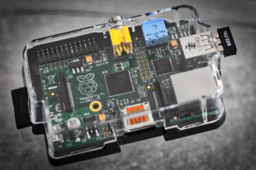 Raspberry Pi sera: Apartman Balkonları Otomatik Mikro Sera