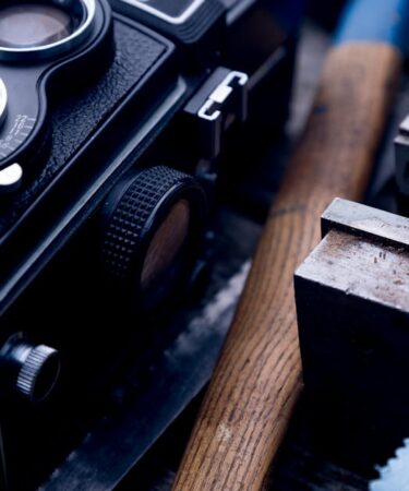 Antika Fotoğraf Makinesi Restorasyonu: Evde Değer Koruma