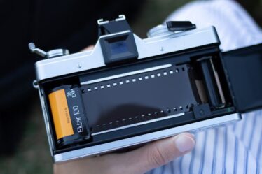 Evde Film Tarama: DSLR ve Telefonla Yüksek Kalite Rehberi