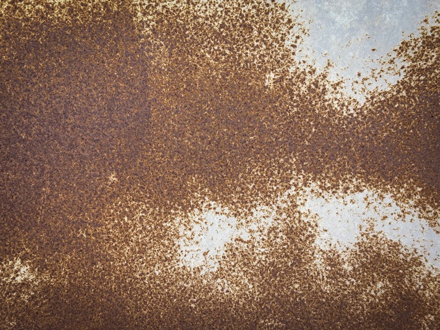 Maket üzerinde pas uygulanırken yakın çekim, pigment ve fırça detaylarıyla