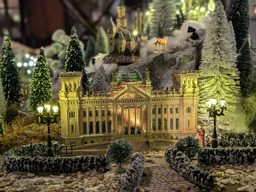Maket diorama üzerinde LED aydınlatma kurulumu ve ışık efekti örneği